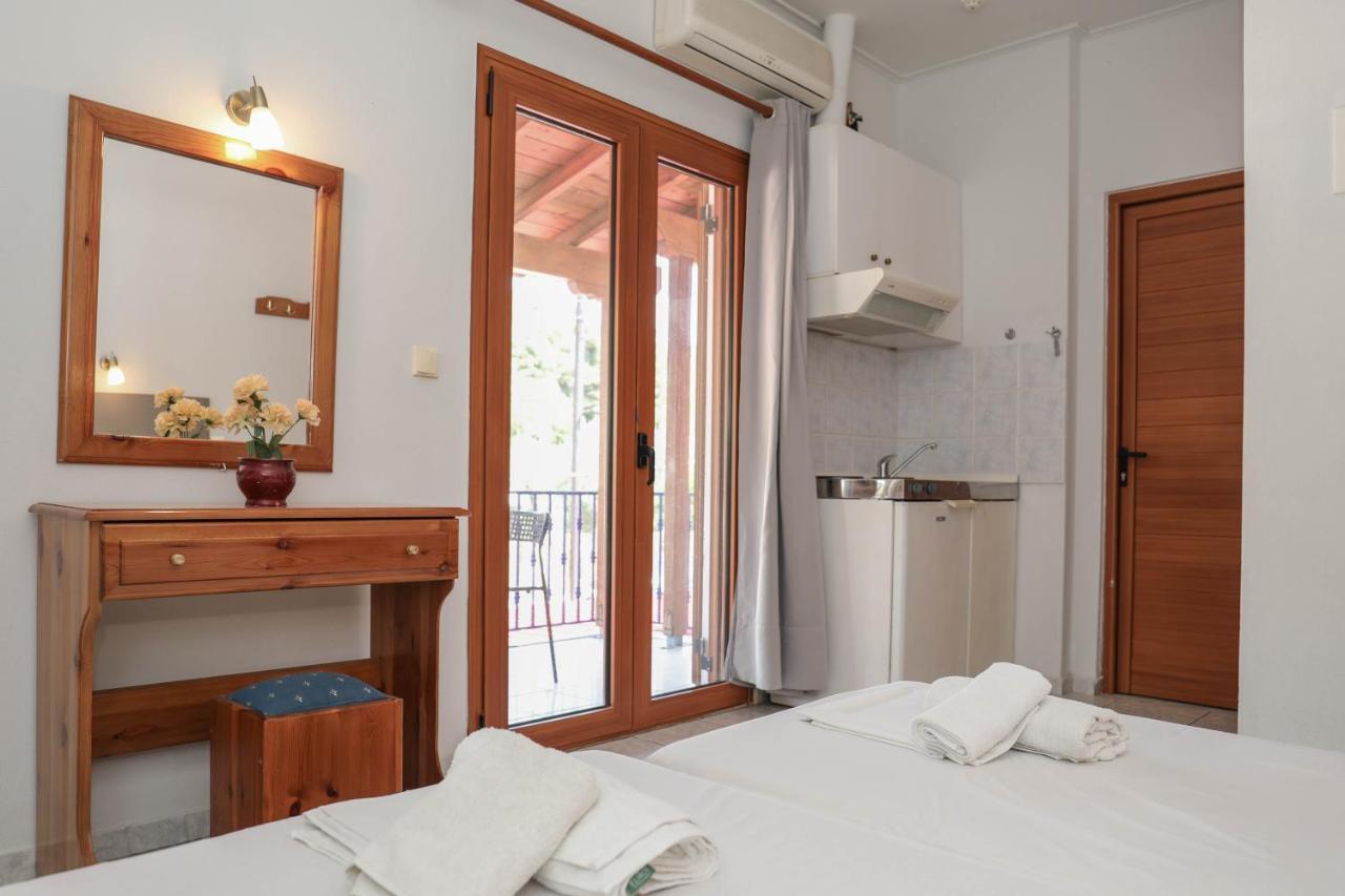 Ftelia Studios Skiathos Town Exterior photo